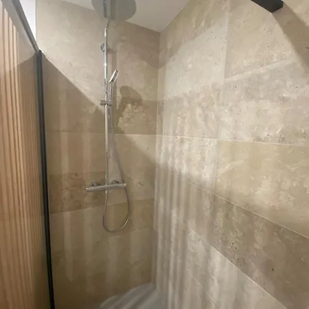 Neuf, Plein Centre Apartment